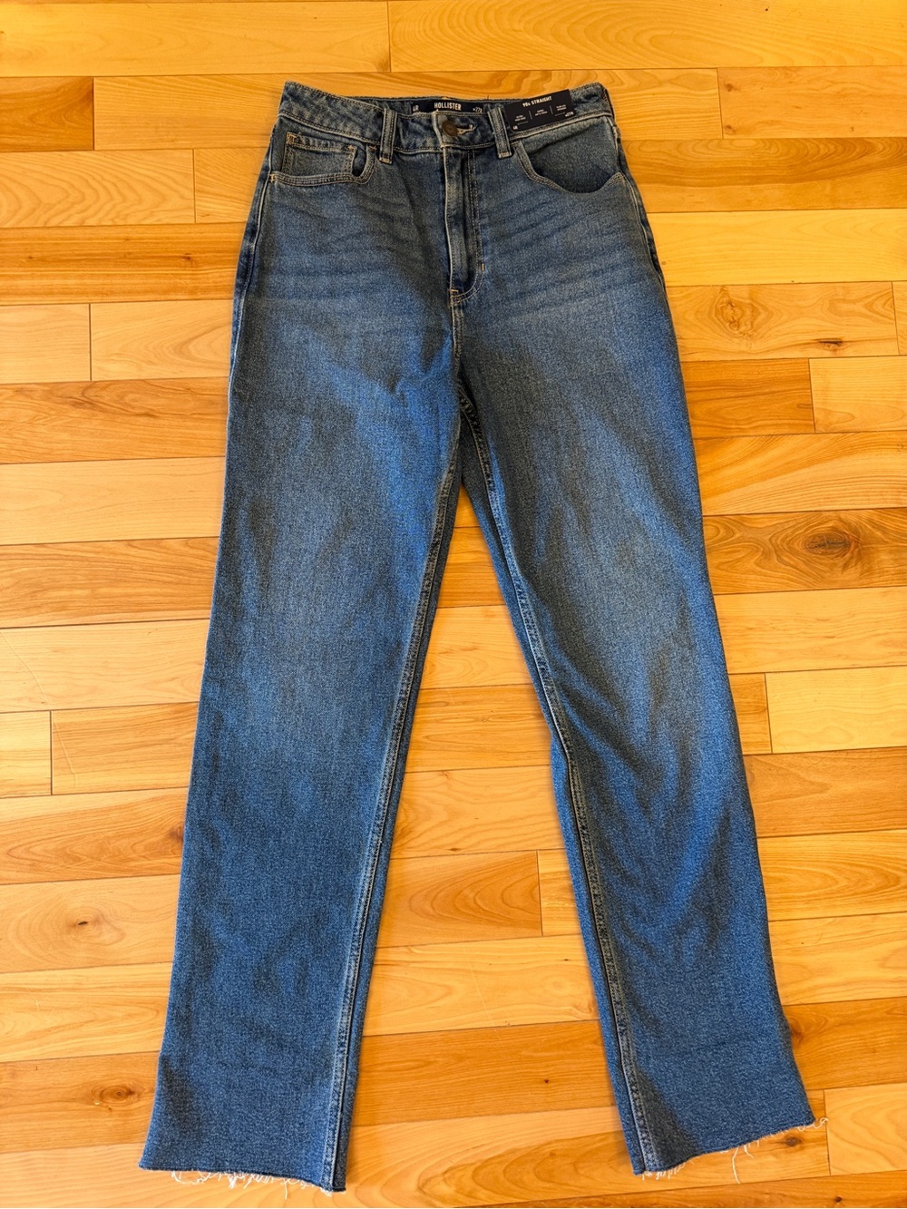 NWT Hollister Ultra High Rise 90’s Straight Jean—Size 27